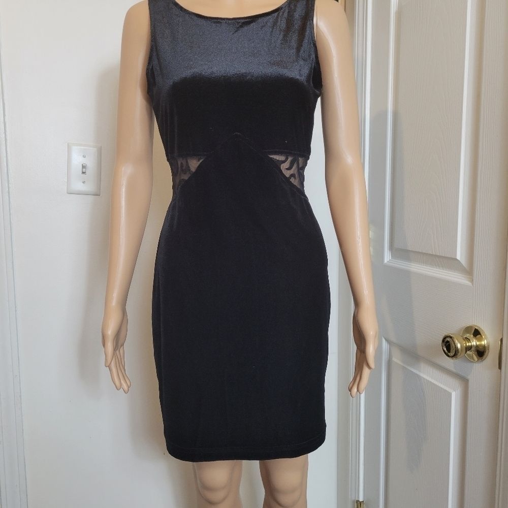 ALL THAT JAZZ Velvet dress with lace panels